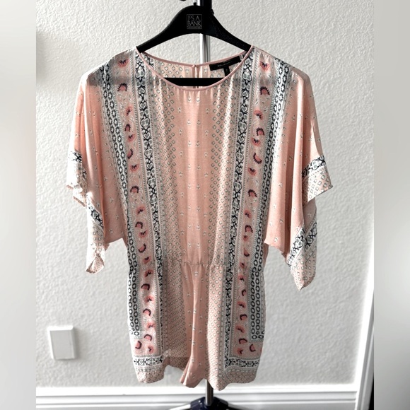 Like New!! BCBG MAXAZRIA - Caiti Kimono Sleeve Romper - Blush Pink - Size XS - Picture 3 of 16